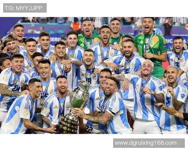 足球传奇球星技艺解析：从梅西到C罗的独特风采与精湛技巧